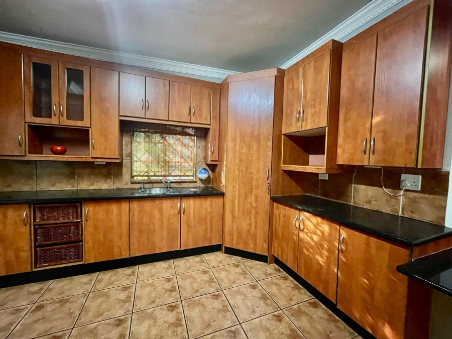 To Let 4 Bedroom Property for Rent in Protea Park North West